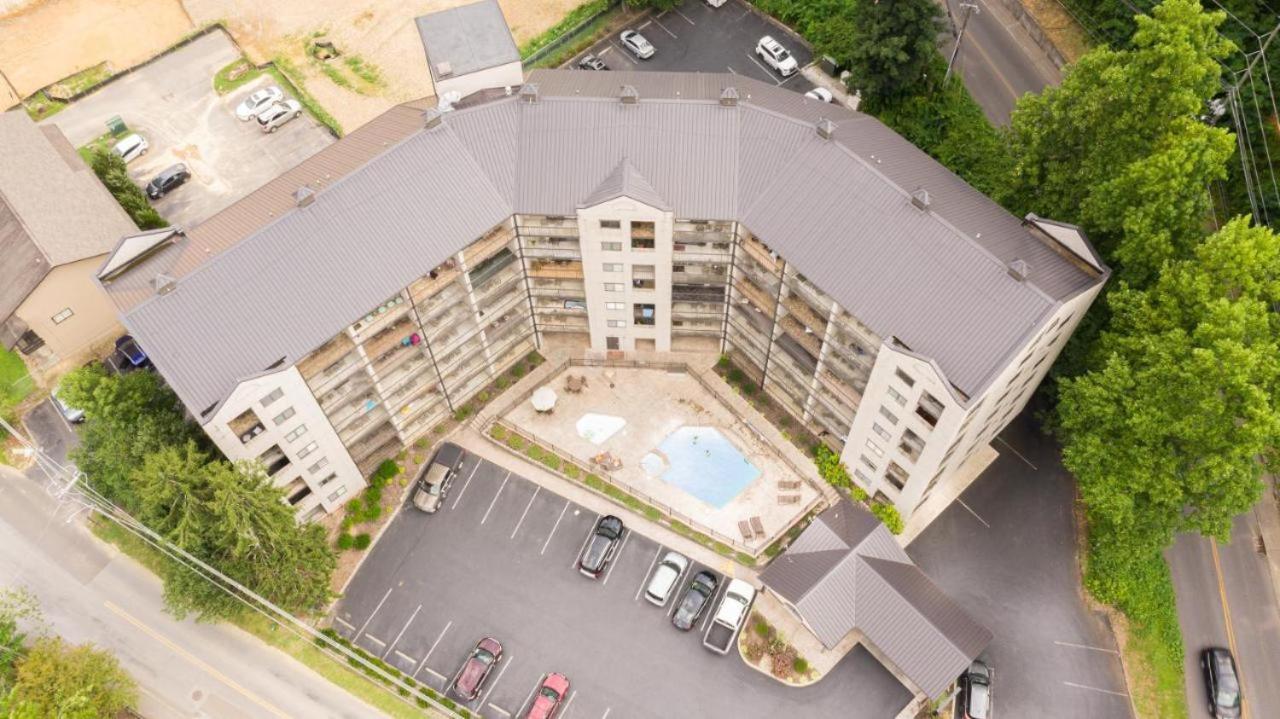 Condo 103 At Gatlingburg Downtown Gatlinburg Exterior photo