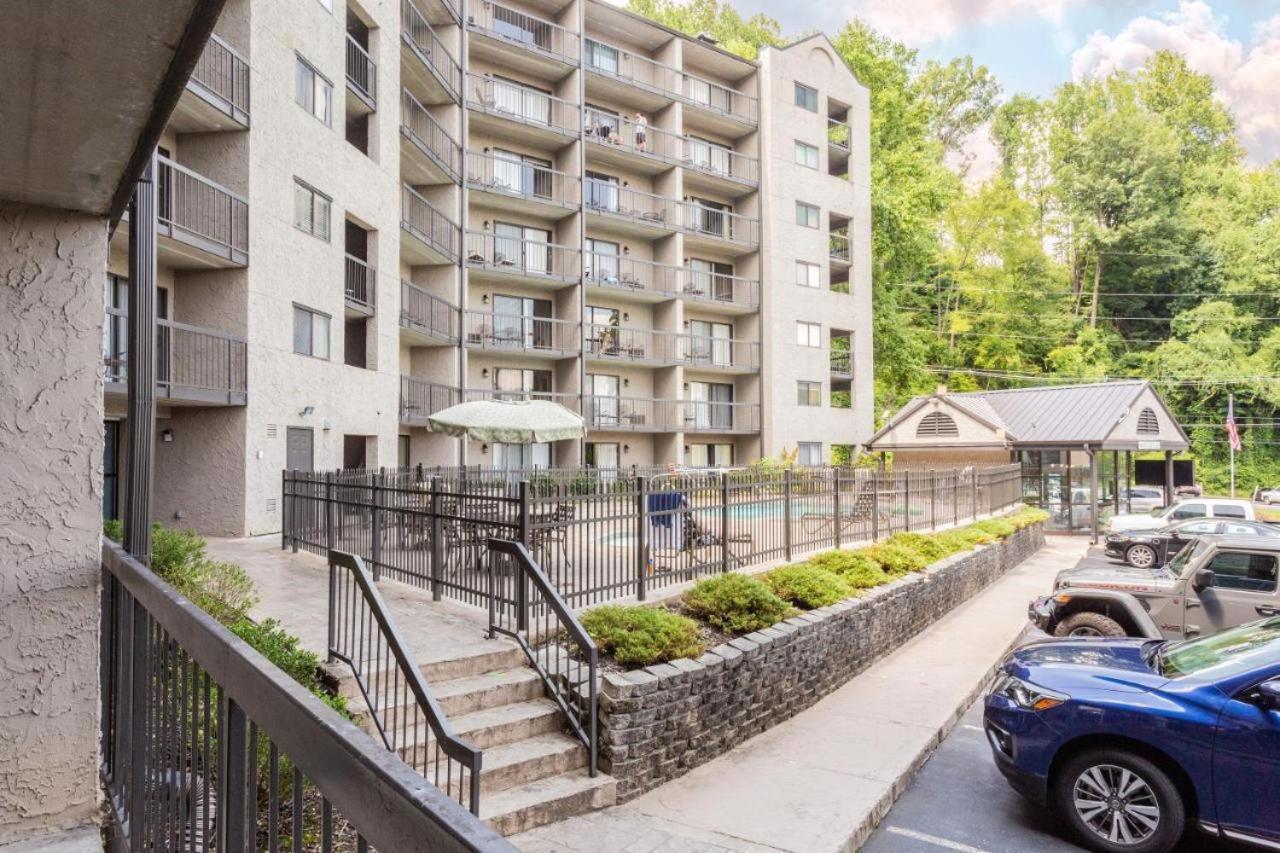 Condo 103 At Gatlingburg Downtown Gatlinburg Exterior photo