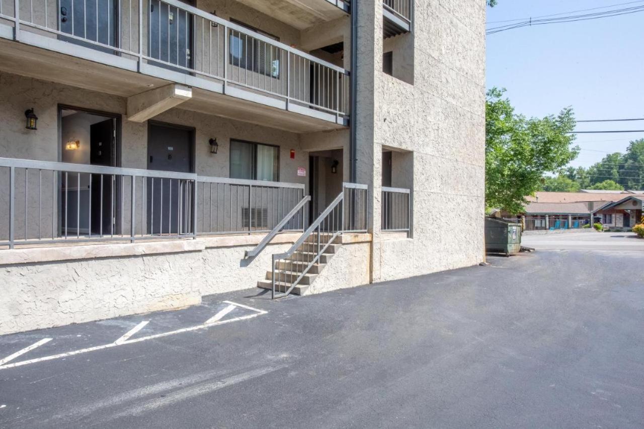 Condo 103 At Gatlingburg Downtown Gatlinburg Exterior photo